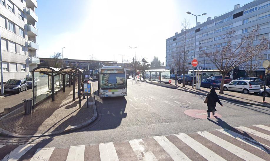 Aux Mureaux, il glisse la main sous la culotte d’une voyageuse : l’agresseur maîtrisé par les passagers