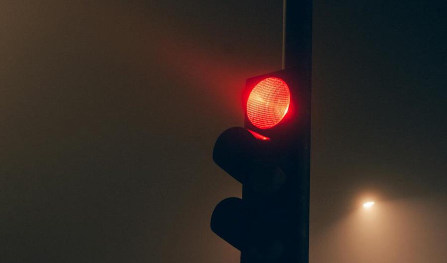 Bolbec : le conducteur ivre se retrouve bloqué à un feu rouge après un refus d'obtempérer Bolbec : le conducteur ivre se retrouve bloqué à un feu rouge après un refus d'obtempérer