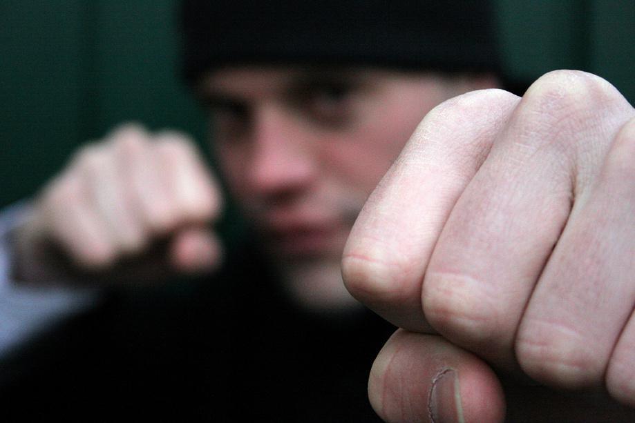 Un perturbateur frappe un policier et tente d’en mordre un autre à Rambouillet