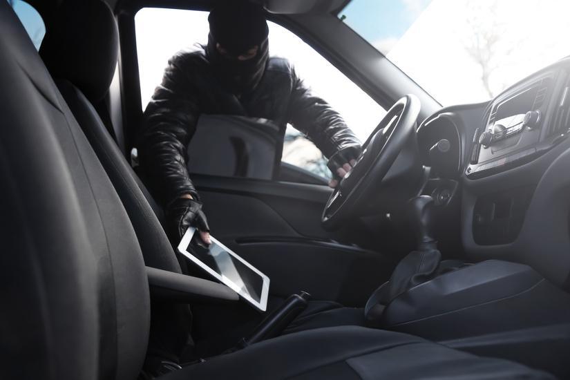 Yvelines : deux voleurs de voiture surpris en "flag" en pleine nuit à Mézières-sur-Seine
