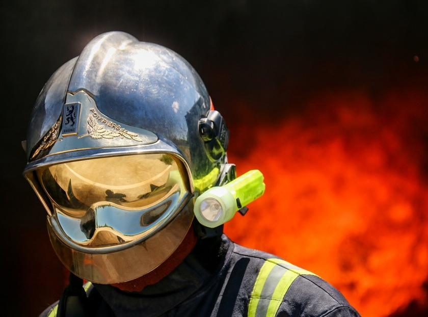Eure : un sapeur-pompier d'Elbeuf grièvement blessé dans l’effondrement d’une toiture en feu