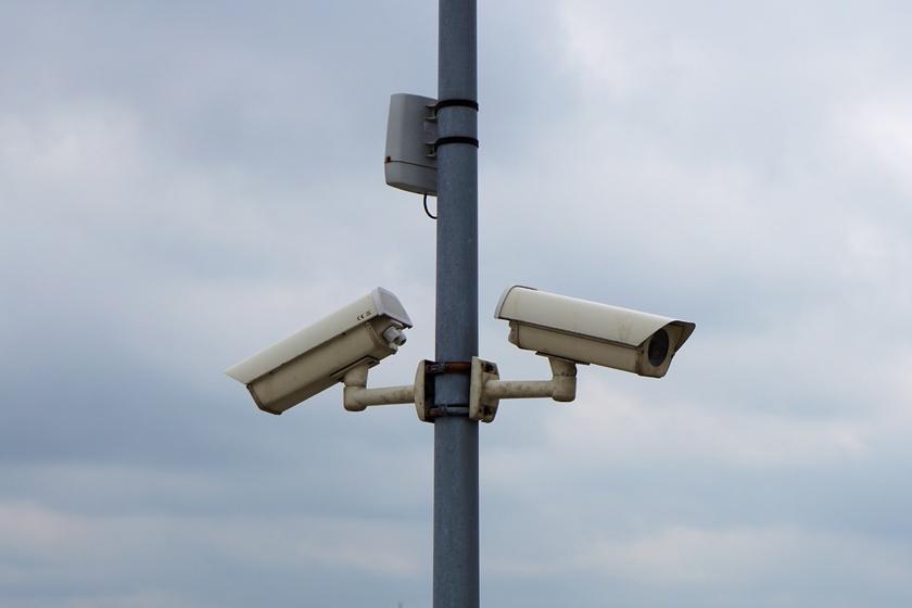 Sartrouville : ils tentent d’arracher le collier d’une femme âgée sous l'oeil des caméras de surveillance Sartrouville : ils tentent d’arracher le collier d’une femme âgée sous l'oeil des caméras de surveillance