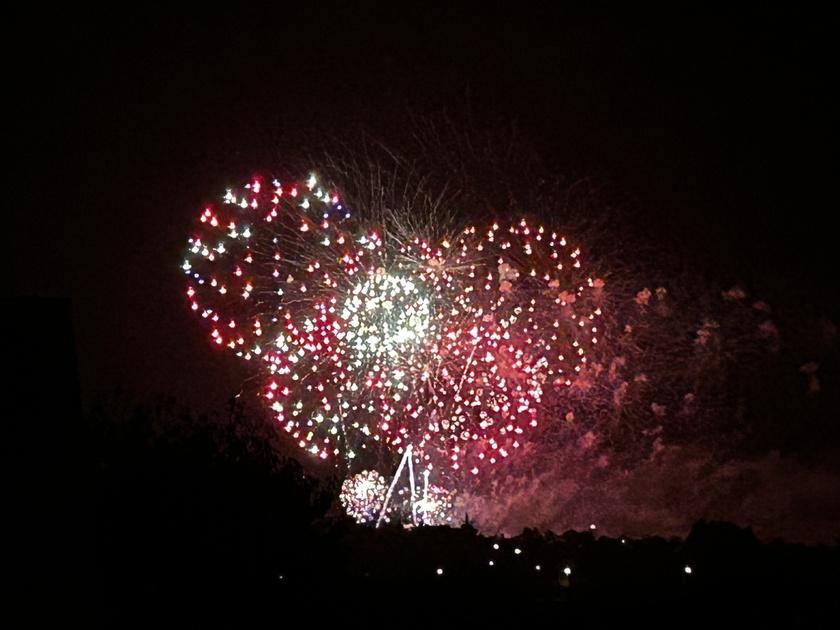 Pacy-sur-Eure : un feu d’artifice haut en couleur et des spectateurs enthousiastes Pacy-sur-Eure : un feu d’artifice haut en couleur et des spectateurs enthousiastes