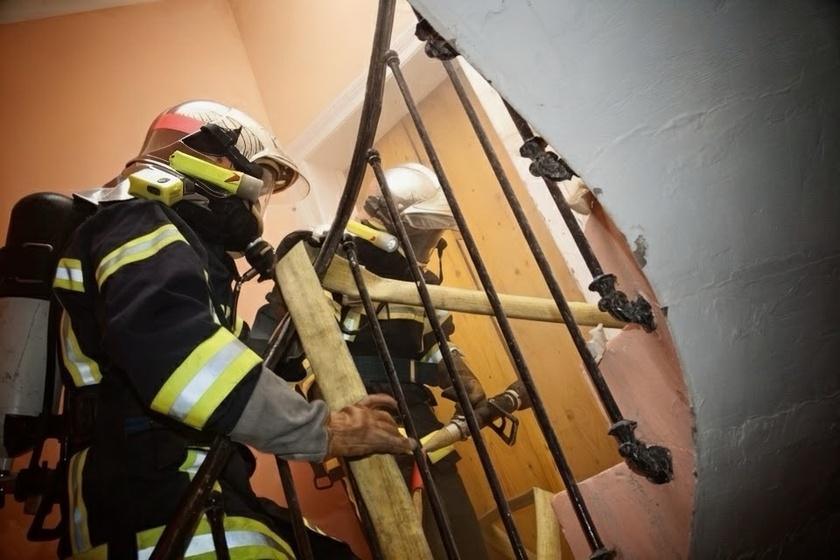 Feu de chambre à Évreux : une femme et un enfant de 10 ans hospitalisés en urgence relative 