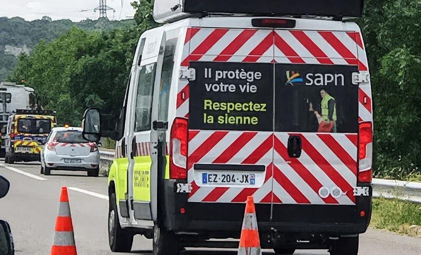 Calvados : un agent autoroutier mortellement percuté sur l'autoroute A13 près de Dozulé Calvados : un agent autoroutier mortellement percuté sur l'autoroute A13 près de Dozulé