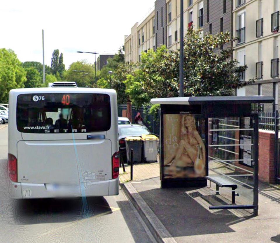 Yvelines Le Chauffeur De Bus Refuse De Les Laisser Monter Sans Masque Ils Brisent Une Vitre