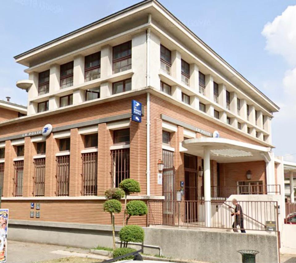 Deux Cambrioleurs Interpelles En Pleine Nuit A L Interieur De La Poste A Rambouillet Yvelines Deux Cambrioleurs Interpelles En Pleine Nuit A L Interieur De La Poste A Rambouillet Yvelines