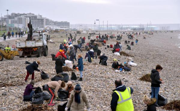 Le Havre : 40 employés municipaux à pied d’œuvre pour nettoyer la plage ce vendredi