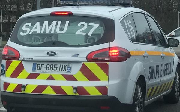 Un blessé grave dans un choc frontal entre une moto et une voiture à Conches-en-Ouche 