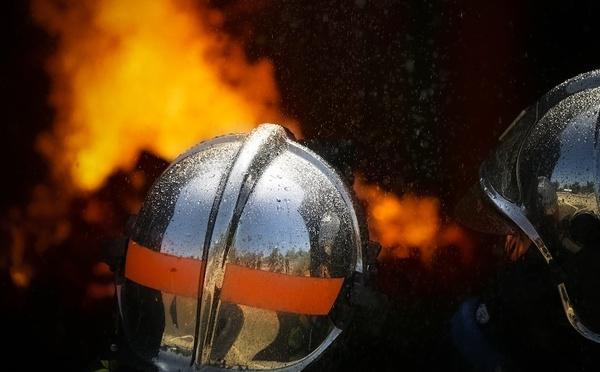 Incendie dans une scierie à Saint-Maclou (Eure) : 100 m² de toiture détruits