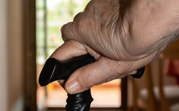 Une jeune femme soupçonnée d’avoir extorqué plus de 65 000 € à un homme de 86 ans dans les Yvelines