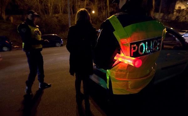 Le Havre : il emboutit une voiture arrêtée au feu rouge après avoir bu « quatre pintes de bière »
