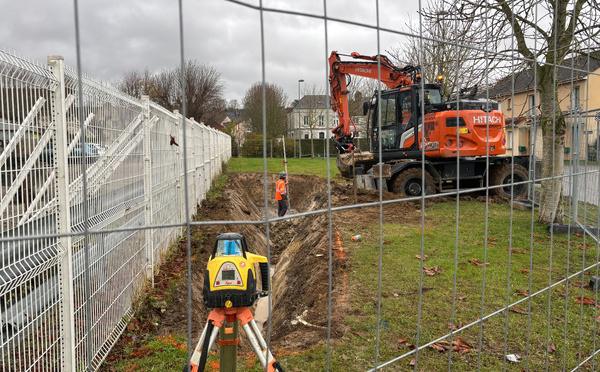 Dépollution à Neufchâtel-en-Bray : l’État retire deux anciennes cuves de goudron enterrées