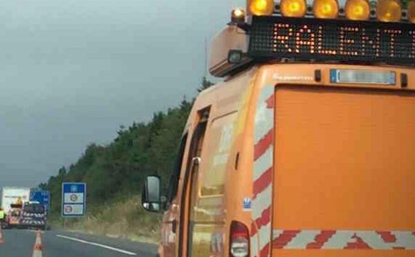 Un poids lourd chargé de pommes de terre paralyse l’A28 toute la nuit dans l’Eure