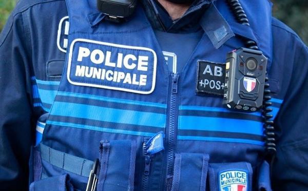 Le Havre : le jeune cyclomotoriste, agressif, jette son casque sur les policiers municipaux 