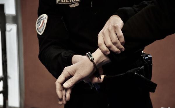 Canteleu : ivre, sans assurance, il percute plusieurs voitures et s’en prend aux policiers