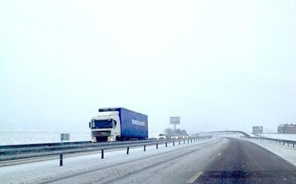 Neige et verglas : circulation très perturbée sur l’A28 et l’A29 en Seine-Maritime