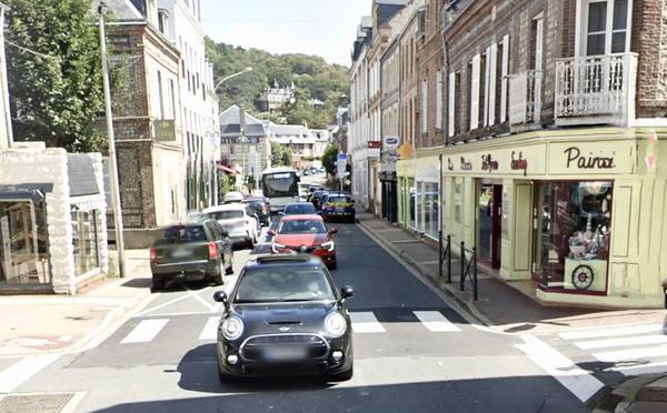 Étretat : une voiture défonce la vitrine d’une boulangerie, un blessé léger et 14 salariés au chômage technique
