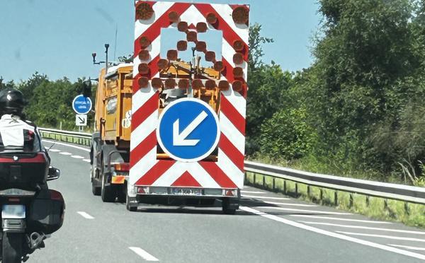 L' A84 partiellement rouverte entre Villedieu et Granville après l’accident du poids lourd chargé de dindons