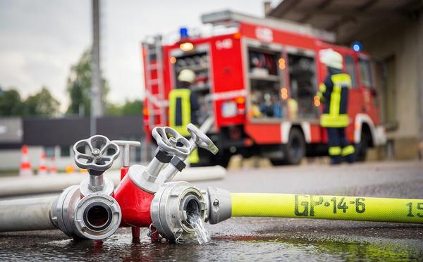 Seine-Maritime : un bâtiment agricole de 200 m² ravagé par les flammes à Elbeuf