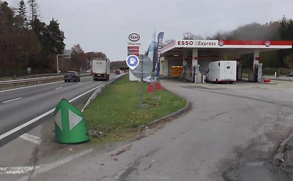 Grand-Couronne : une voiture finit sa course dans une station-service, un blessé léger