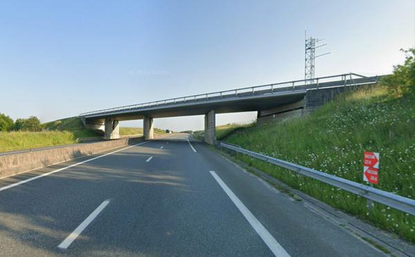 Un homme menace de se jeter d’un pont au-dessus de l’A150, il est maîtrisé par les secours