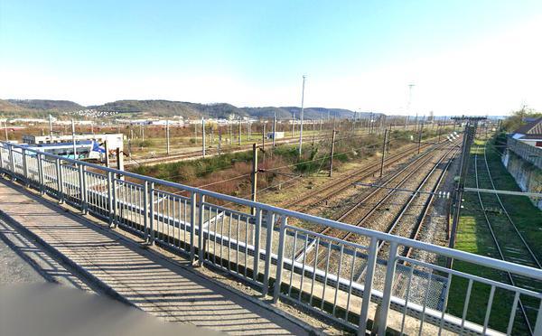 Sotteville-lès-Rouen : un homme se jette d’un pont sur les voies ferrées, pronostic vital engagé