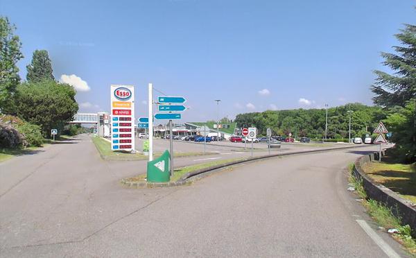 Un semi-remorque se couche sur l’aire de Vironvay nord, sur l’A13 dans l’Eure