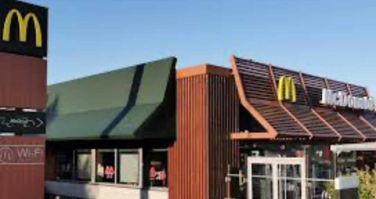 Les bus de St paul sont arrivés au mc do 