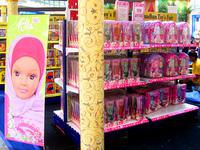 Fulla se vend aussi au Brésil, en Chine, en Europe... Ici, en Indonésie, durant le mois de ramadan 2008.