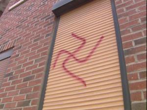C'est la quatrième fois en cinq ans que la mosquée d'Estevelles est profanée. (Photo : FR3 Nord-Pas-de-Calais)