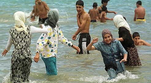 Bains de mer à la mode islamique sur la côte égéenne