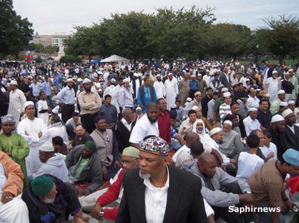 A l’initiative de la Grande Mosquée du New Jersey, Dar-ul-Islam, la prière du vendredi s'est déroulée devant le Capitole « dans l’esprit de l’unité islamique et de la solidarité américaine ».