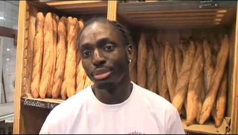 Djibril Bodian vient de remporter le prix de la meilleure baguette de Paris décerné par la chambre professionnelle des artisans boulangers. Son client pendant un an : l'Elysée.