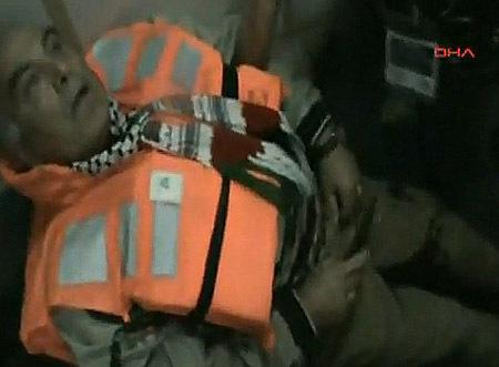 Evacuation des blessés (une trentaine), après l'assaut donné par les forces israéliennes sur les bateaux de la Flottille de la liberté.