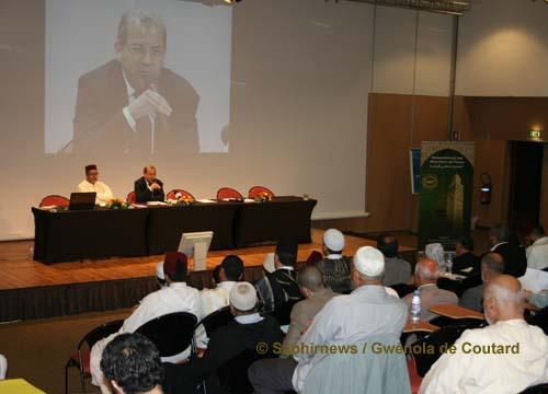 Deux cents imams, dont moins d'une dizaine de femmes (morchidates), ont assisté au 2e colloque national du RMF, les 5 et 6 juin 2010.