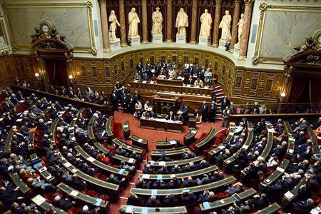 Prochaine étape : le Sénat, qui doit valider ou non le projet de loi sur l'interdiction totale du voile intégral.