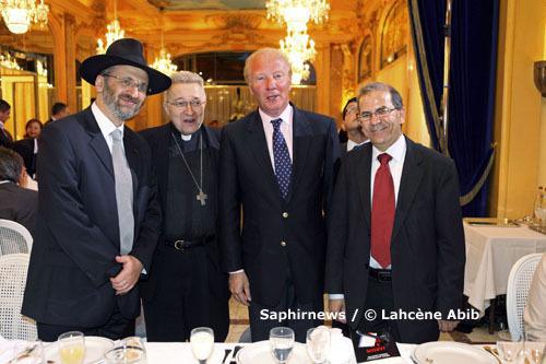 Dîner du CFCM, le 7 septembre. De g. à dr. : Gilles Bernheim, grand rabbin de France ; André Vingt-trois, président de la Conférence des évêques ; Brice Hortefeux, ministre de l'Intérieur et des Cultes ; Mohammed Moussaoui, président du CFCM.