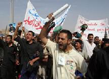 A Bagdad, les musulmans de tradition chiites ont manifesté pour demander que l’accès à des postes à responsabilités, dans les rouages de l’Etat soit interdit aux anciens membres du parti Baas de Saddam Hussein.