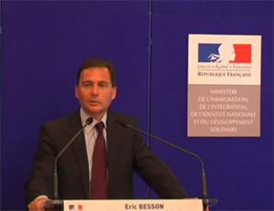 Loi sur l'immigration : les évêques de France interpellent Eric Besson