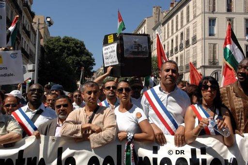 Maurad Goual (3e à partir de la droite sur la photo), élu UMP : « Le gouvernement entretient les franges les plus extrêmes des radicaux. »