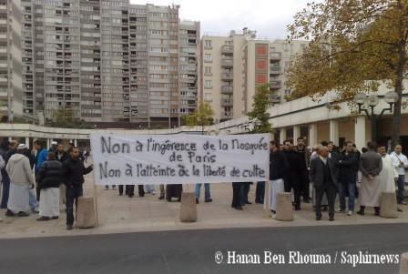 Une centaine de personnes se sont réunies vendredi 29 octobre, à l'appel de l'Union des associations musulmanes d'Epinay-sur-Seine (UAME), pour dénoncer la convention donnant la gestion du lieu de culte de la ville à la Grande Mosquée de Paris.