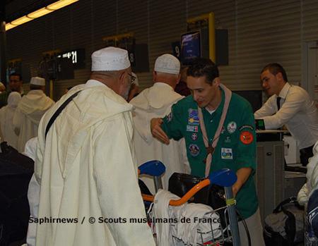 Ce sont près de 8 000 pèlerins que les Scouts musulmans de France ont accueillis à leur départ pour La Mecque, au terminal 3 de l'aéroport Roissy-CDG. Ici, en 2008, première année de l'« opération Pèlerins ».