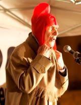 Stéphane Hessel en bonnet phrygien