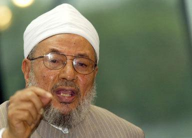 Yusuf al-Qardawi, opposant au régime de Hosni Moubarak, soutient les révoltes populaires pacifiques en Egypte.
