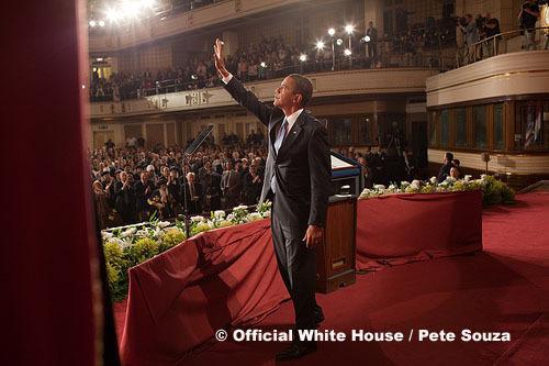 Le Président Barack Obama, à la fin de son discours adressé au Caire (Egypte), le 4 juin 2009, annonçant une nouvelle ère des relations entre les Etats-Unis et le monde musulman.