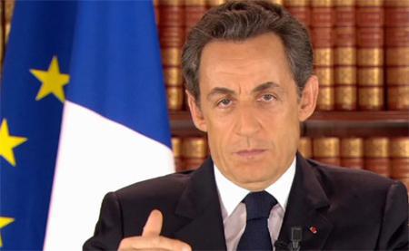 Nicolas Sarkozy annonçant le remaniement ministériel, dimanche 27 février. A une situation de crise diplomatique et économique, une solution : un débat sur l'islam en/de France.