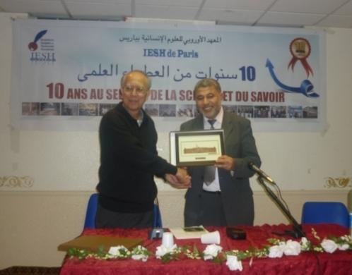 Le directeur de l'IESH Ahmed Jaballah (à dr.) en compagnie du président de l'université islamique de Malaisie (IIUM), lors de la signature de l'accord-cadre de coopération scientifique, en novembre 2010.