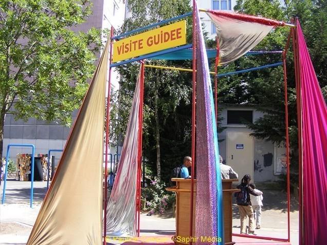 Le départ du parcours artistique du «Desdalles, DesLivres»