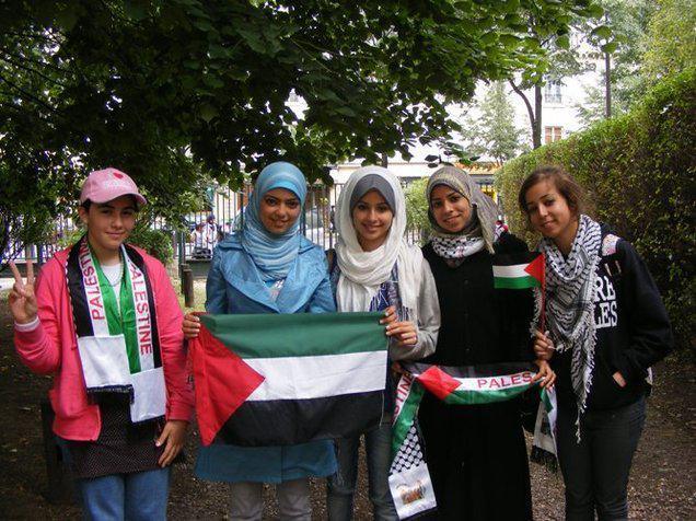 De gauche à droite : Nour, Eman, Lara, Maram et Rana